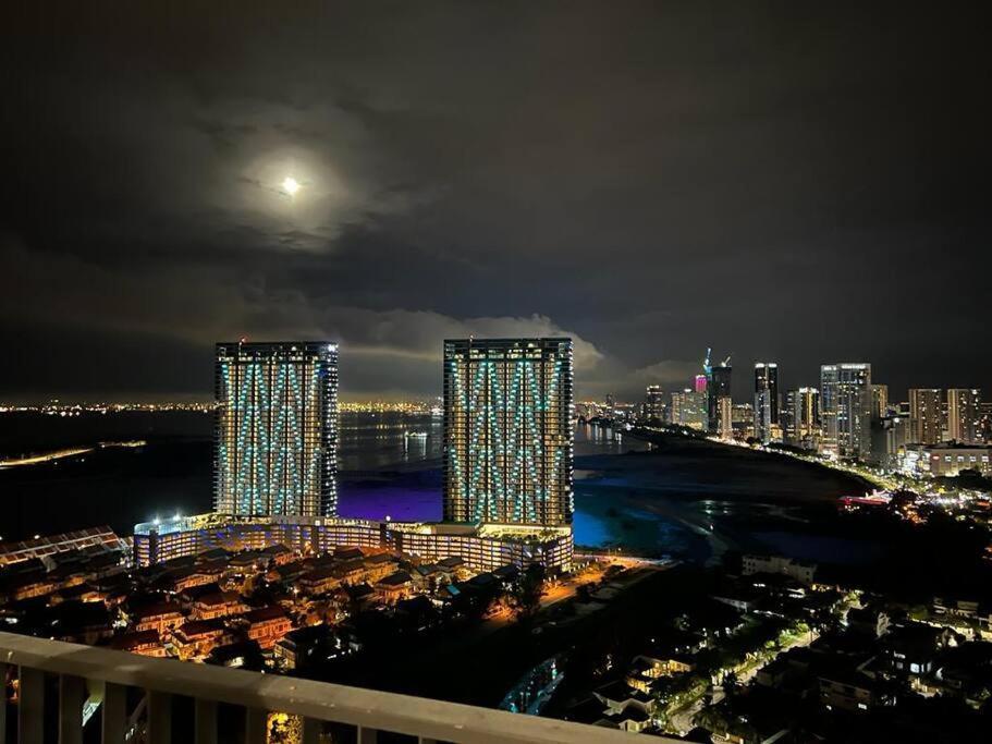 Deluxe Seaview Suite Twin Bed By The Only Bnb Tanjung Tokong Dış mekan fotoğraf